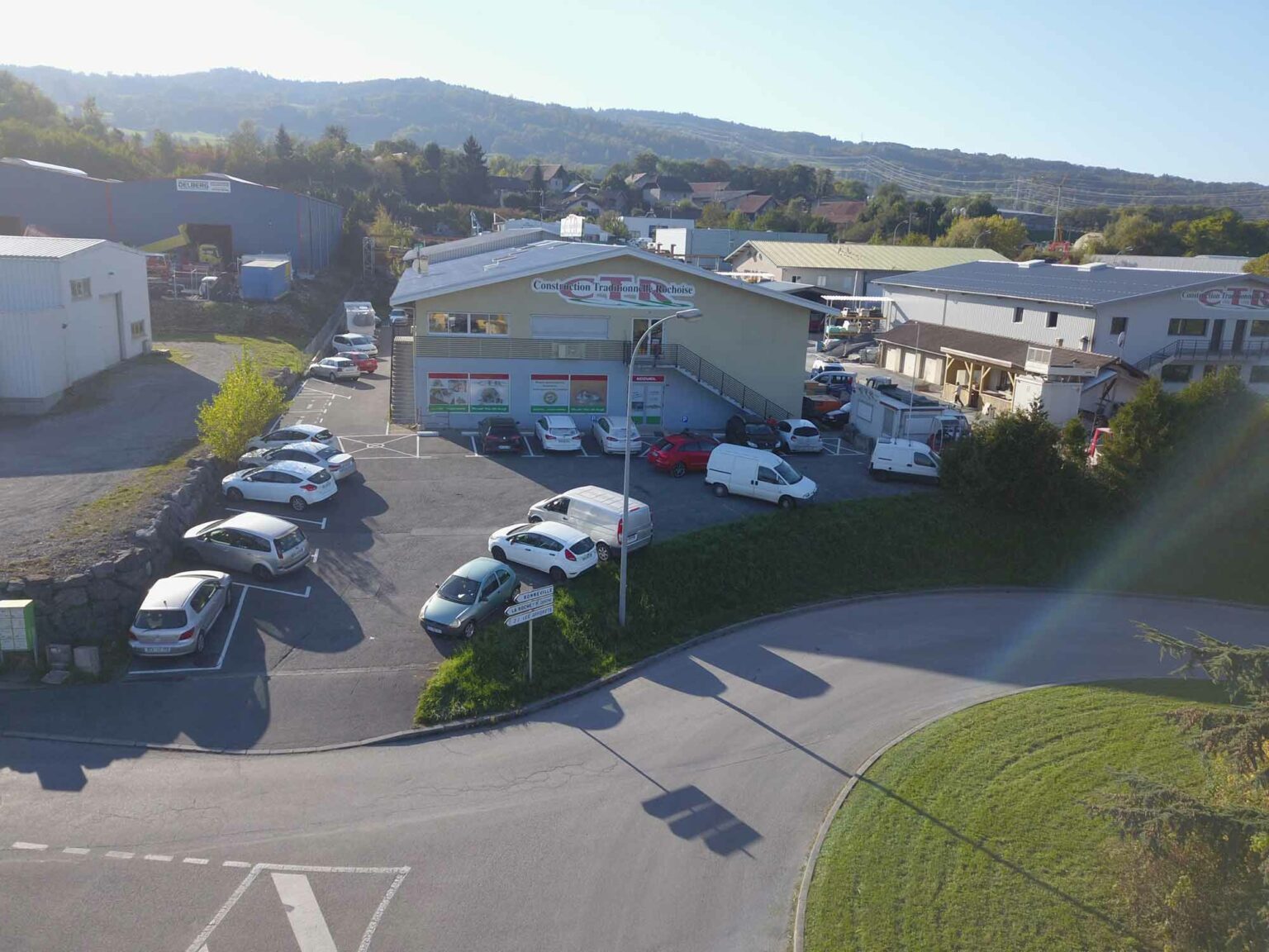 Batiment CTR Maçonnerie Rochoise vue route